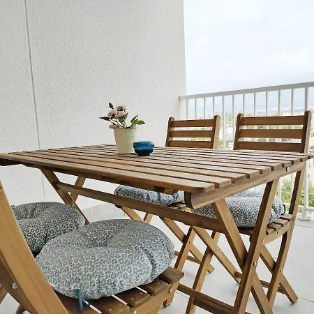 Global Properties, Nuevo En La Playa De Apartment
