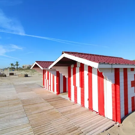 Global Properties, Nuevo En La Playa De Apartment