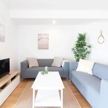 Global Properties, Nuevo En La Playa De Apartment