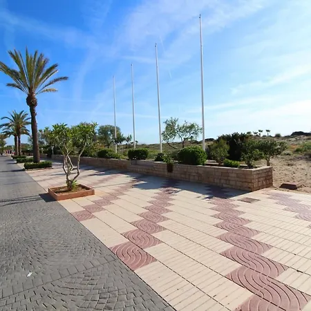 Global Properties, Nuevo En La Playa De Apartment *