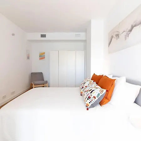Global Properties, Nuevo En La Playa De Apartment